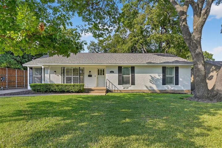 Property Photo: 1226 Laurel Lane TX 75080