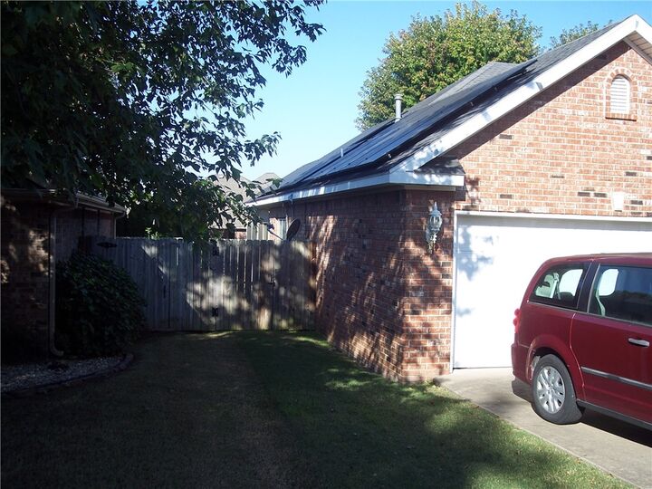 Property Photo:  5206 S 60th Place  AR 72758 