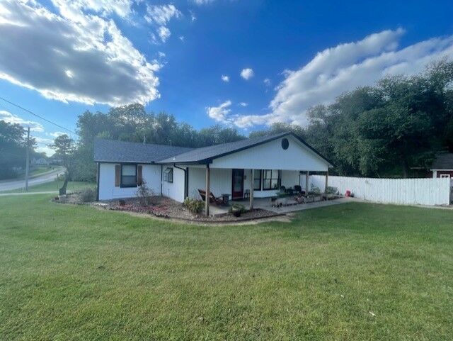 Property Photo: 1308 W Stultz Road AR 72764