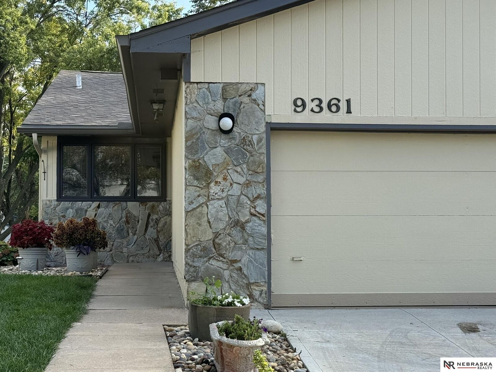 Property Photo: 9361 Hillside Plaza NE 68114