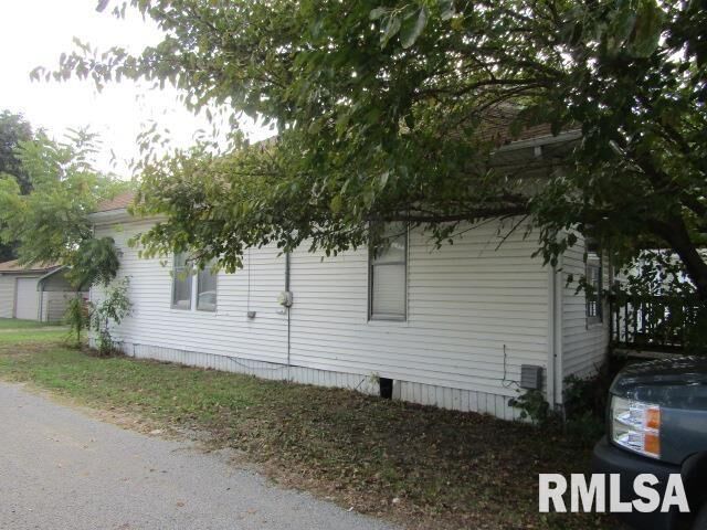 Property Photo:  17 W Homer Street  IL 62946 