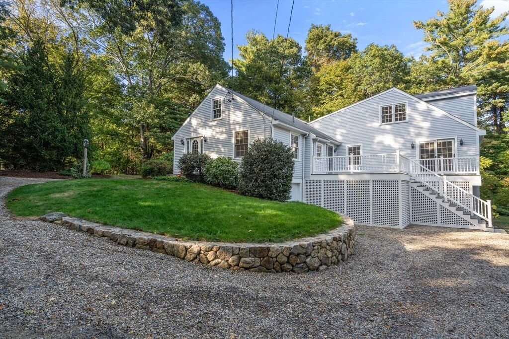 Property Photo:  19 Warren Lane  MA 02493 