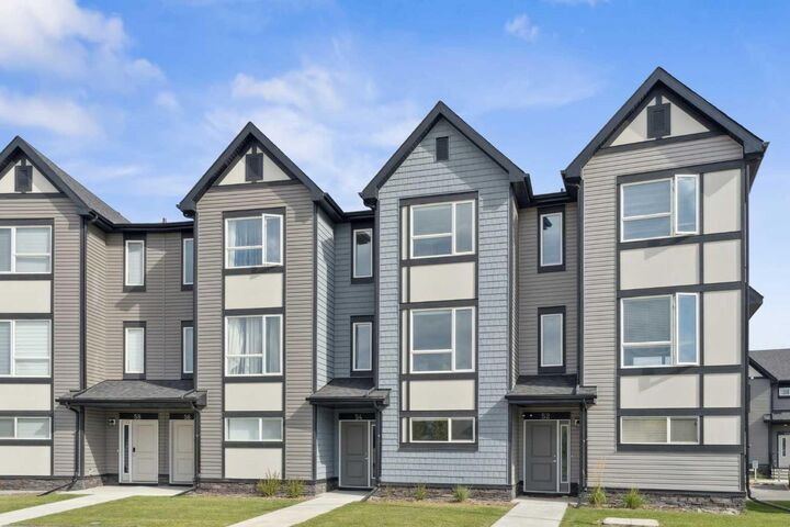 Property Photo: 54 Evanscrest Manor NW AB T3P 2A3
