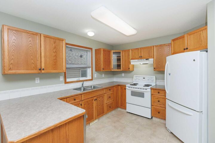 Property Photo:  173 Kingston Drive  AB T4P 3V4 
