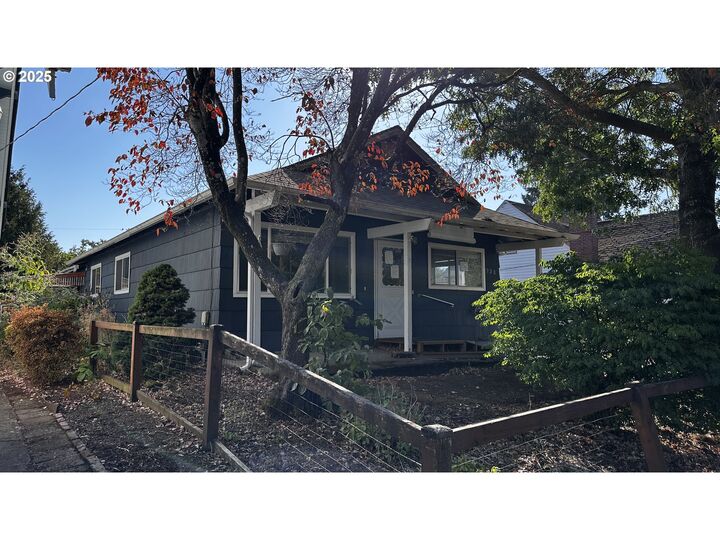 Property Photo:  920 NE 77th Ave  OR 97213 