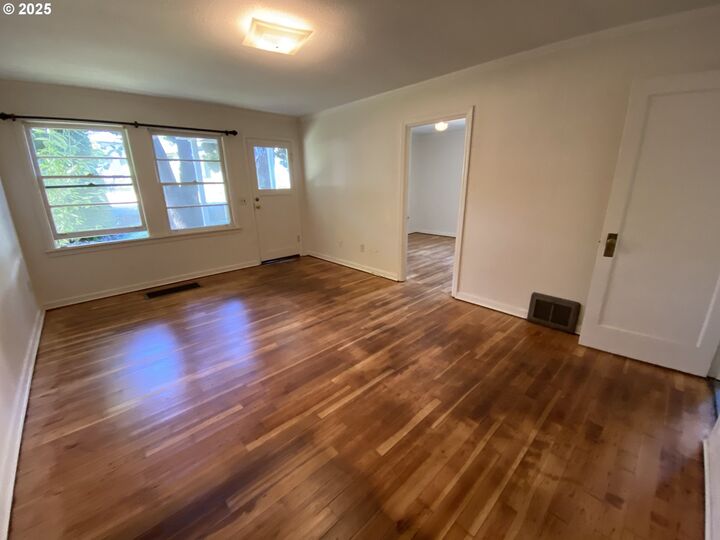 Property Photo: 6403 Tomkins Ct OR 97068