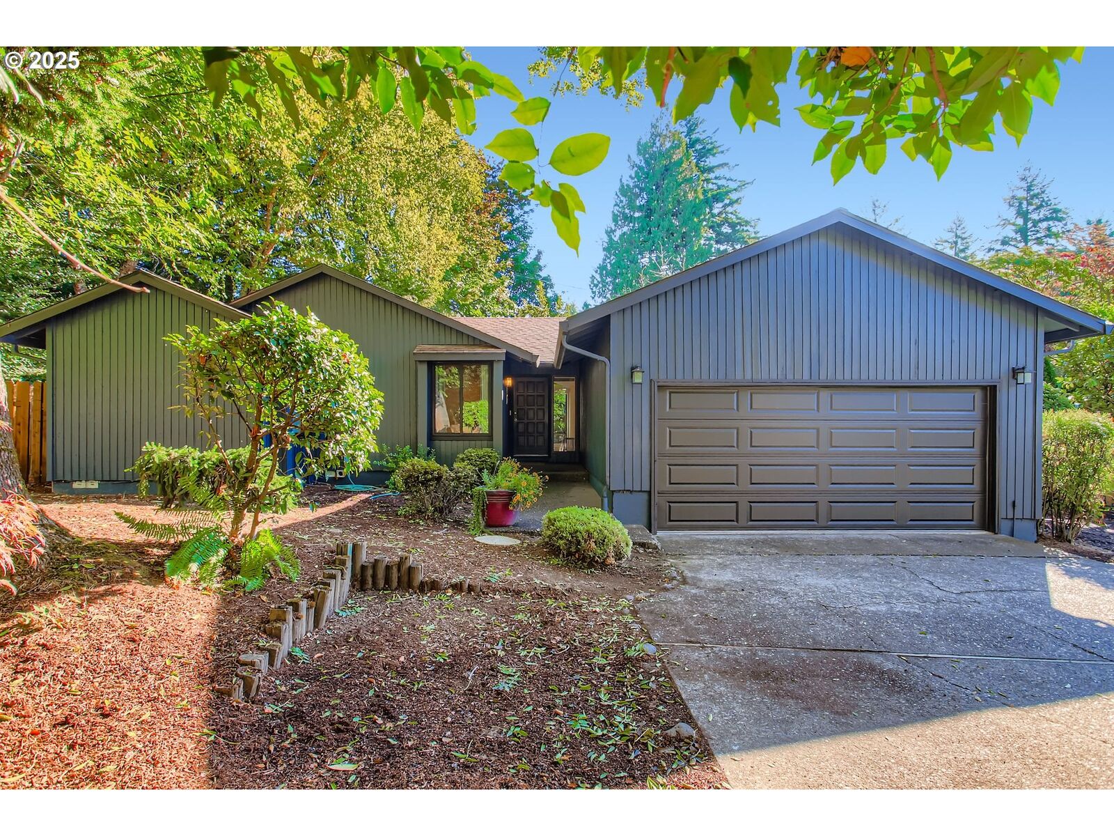Property Photo: 8409 SW Jamieson Rd OR 97225