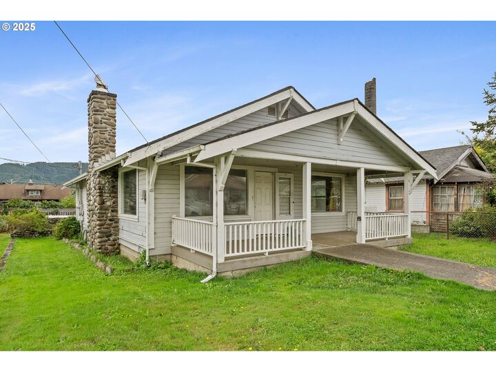 Property Photo: 308 1st St OR 97118