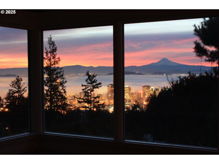 Property Photo:  2983 SW Canterbury Ln  OR 97205 