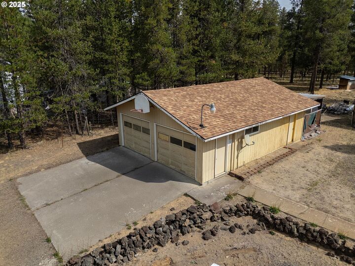 Property Photo: 52128 Stearns Rd OR 97739