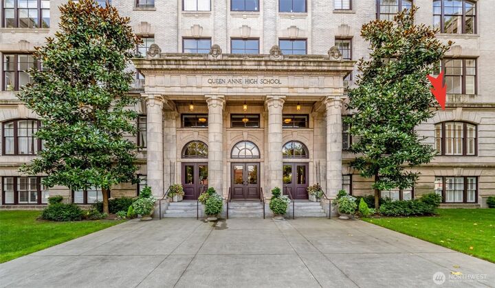 Property Photo:  201  Galer Street 334  WA 98109 