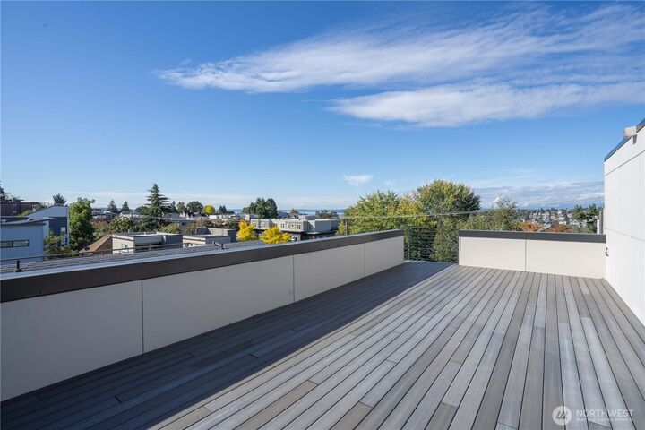 Property Photo:  1928 B  10th Avenue  W  WA 98119 