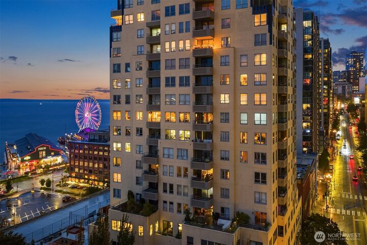 Property Photo:  1107  1st Avenue 1104  WA 98101 