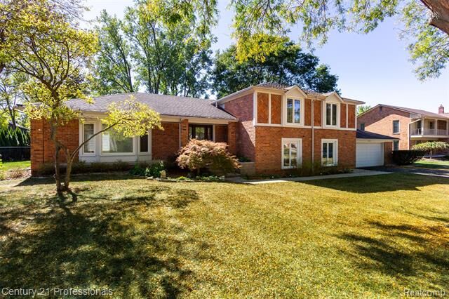 Property Photo:  2433 Wickfield Road  MI 48323 