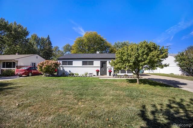 Property Photo: 325 Lyons Drive MI 48083