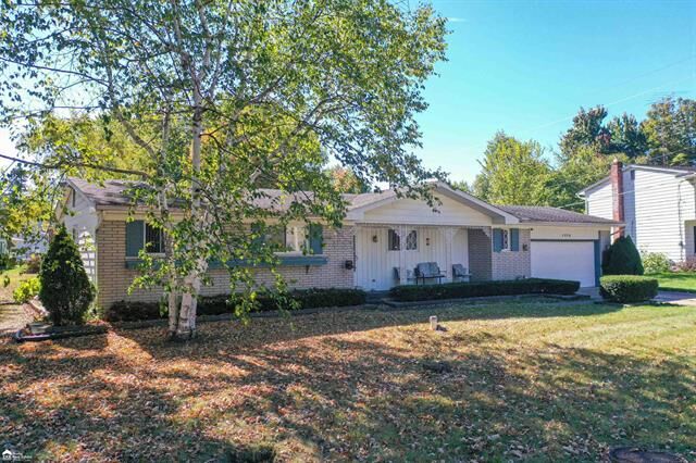 Property Photo: 1203 Pickwick Place MI 48507