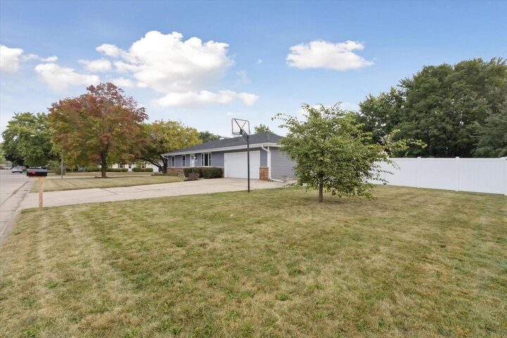 Property Photo:  2305 South Arch Street  WI 53546 