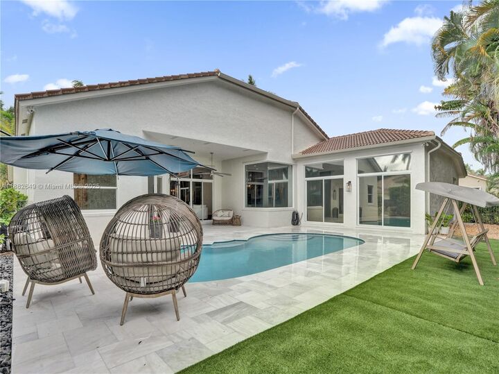 Property Photo:  2496 Eagle Run Drive  FL 33327 