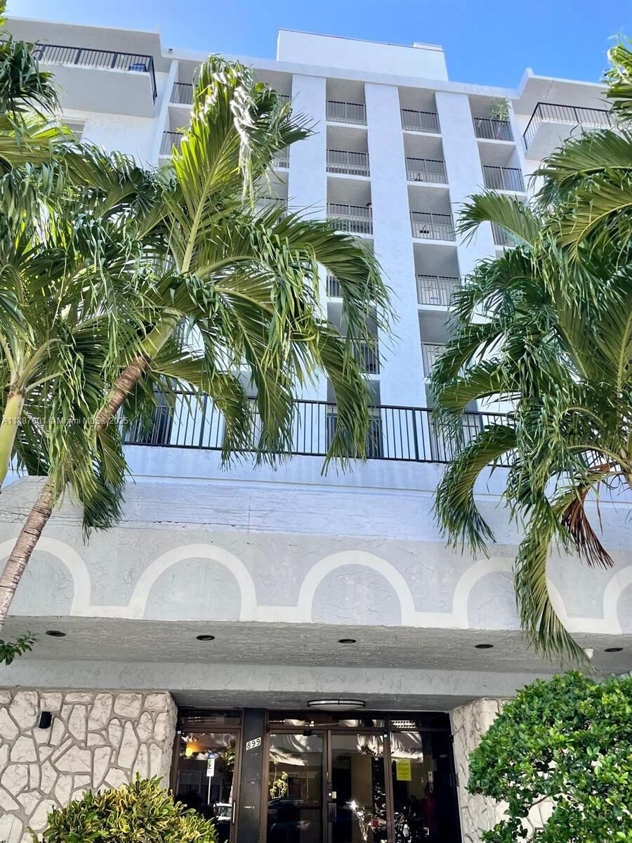 Property Photo: 899 West Ave 5C FL 33139