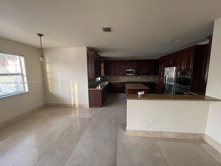 Property Photo:  9895 NW 87th Ter  FL 33178-2651 