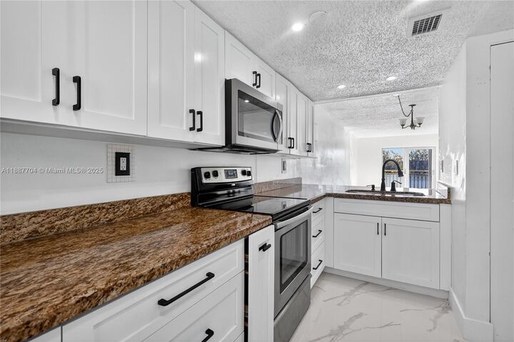Property Photo:  