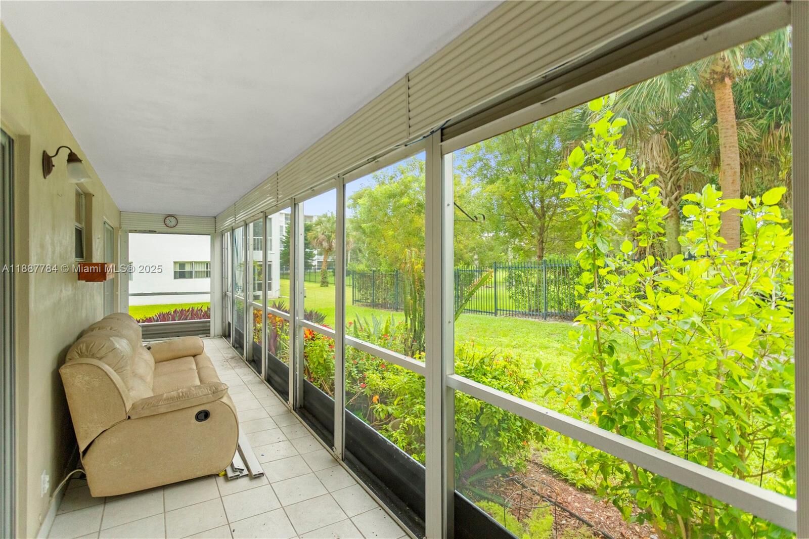 Property Photo:  4800 Hillcrest Ln 101  FL 33021 