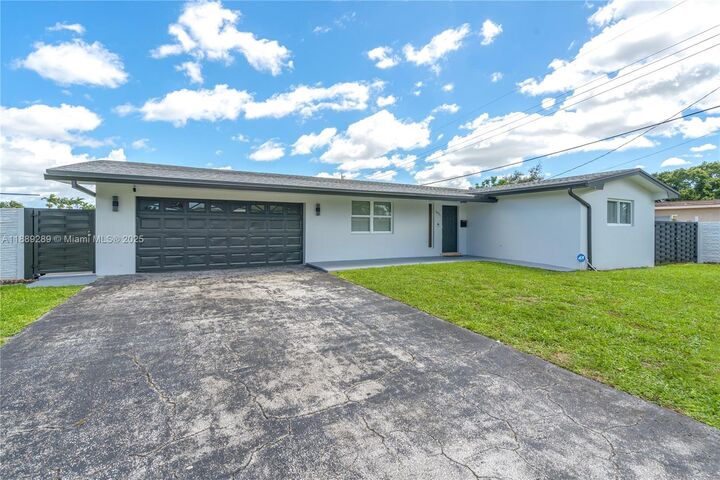 Property Photo: 1621 NW 85th Way FL 33024