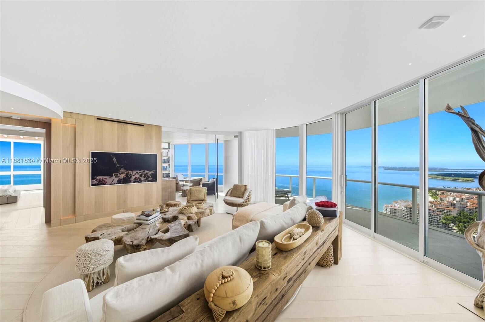 Property Photo:  100 S Pointe Dr 3803  FL 33139 