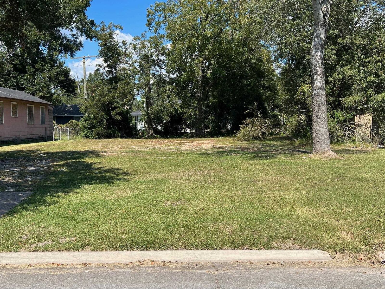 Property Photo:  6 Colburn  TX 77630-0000 