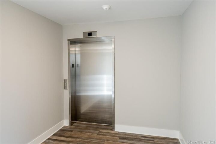 Property Photo:  783 Kings Highway East 206  CT 06825 