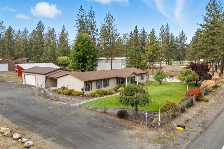 Property Photo:  8827 N Seven Mile Rd  WA 99026 