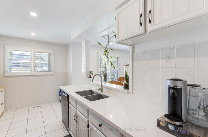 Photo de la propriété:  69 Parkinson Road  ON L3P 4G7 