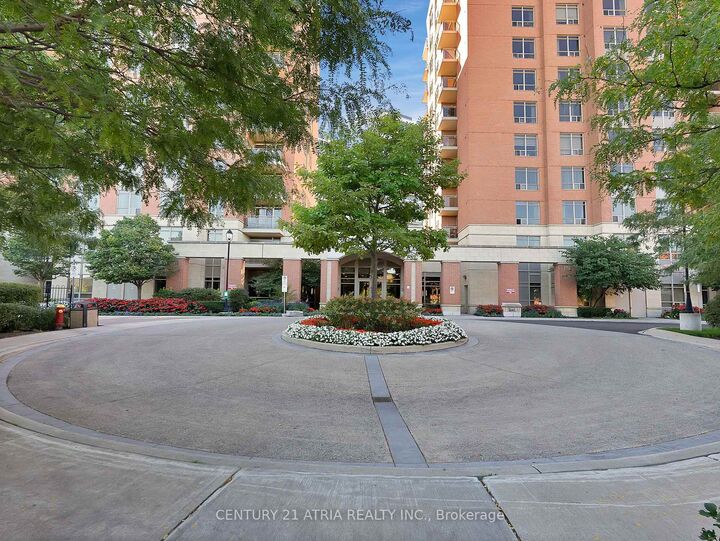 Property Photo: 73 King William Crescent 103 ON L4B 0C2