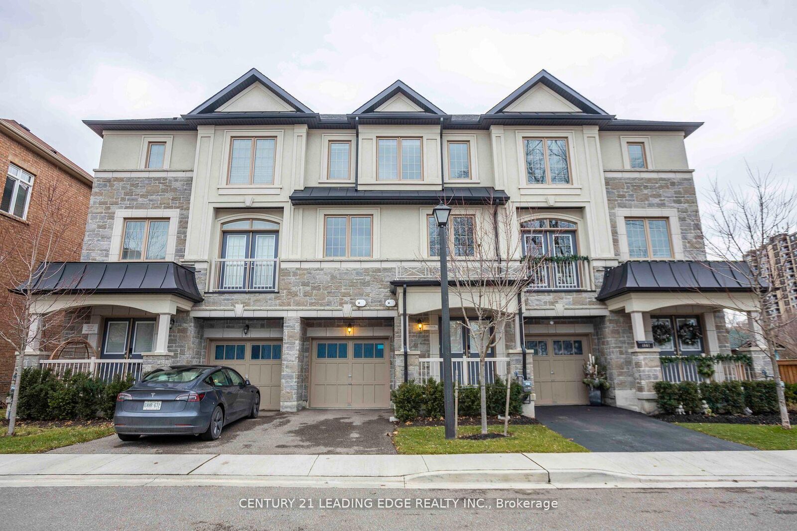 Property Photo:  1983 Oana Drive  ON L5J 0A4 