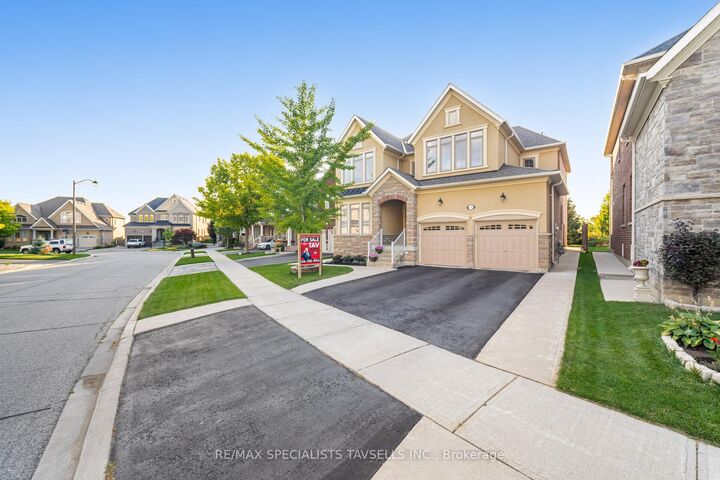 Property Photo: 44 Gentle Fox Drive ON L7C 3S5
