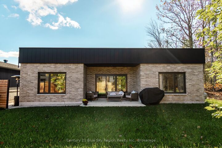 Property Photo:  160 Sugarbush Street  ON P1C 1M8