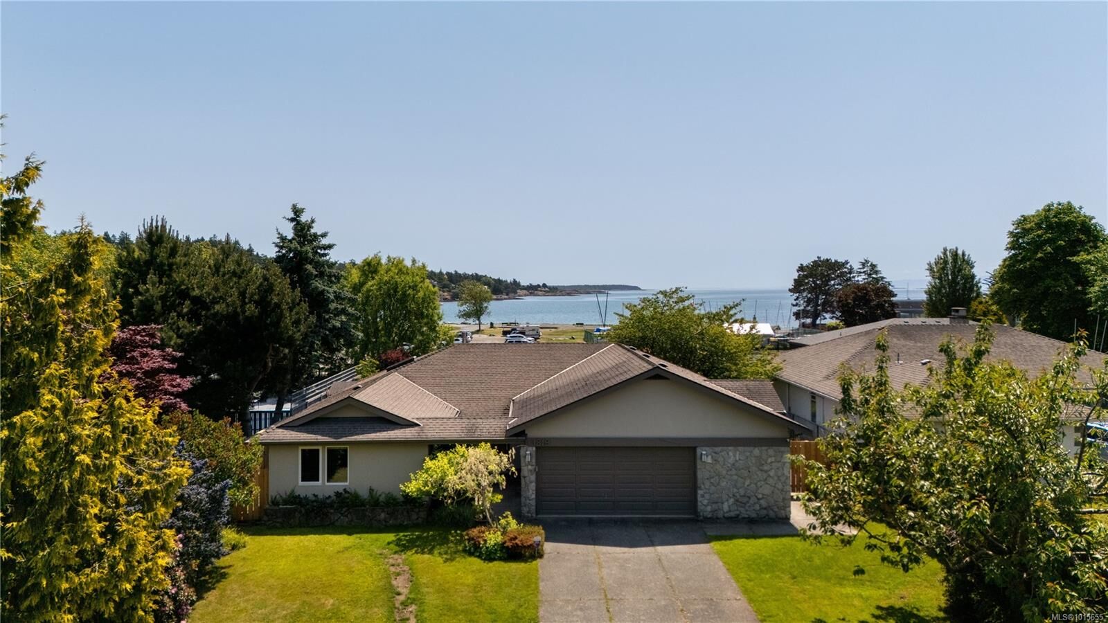 Property Photo: 3819 Beachview Pl BC V8P 5N8