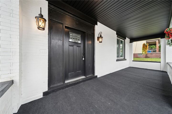 Property Photo:  1409 Centennial St  PA 15132 