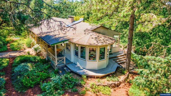 Property Photo:  1628 SW Clay St  OR 97338 