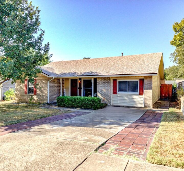 Property Photo:  815 Hill Wood Drive  TX 78745 