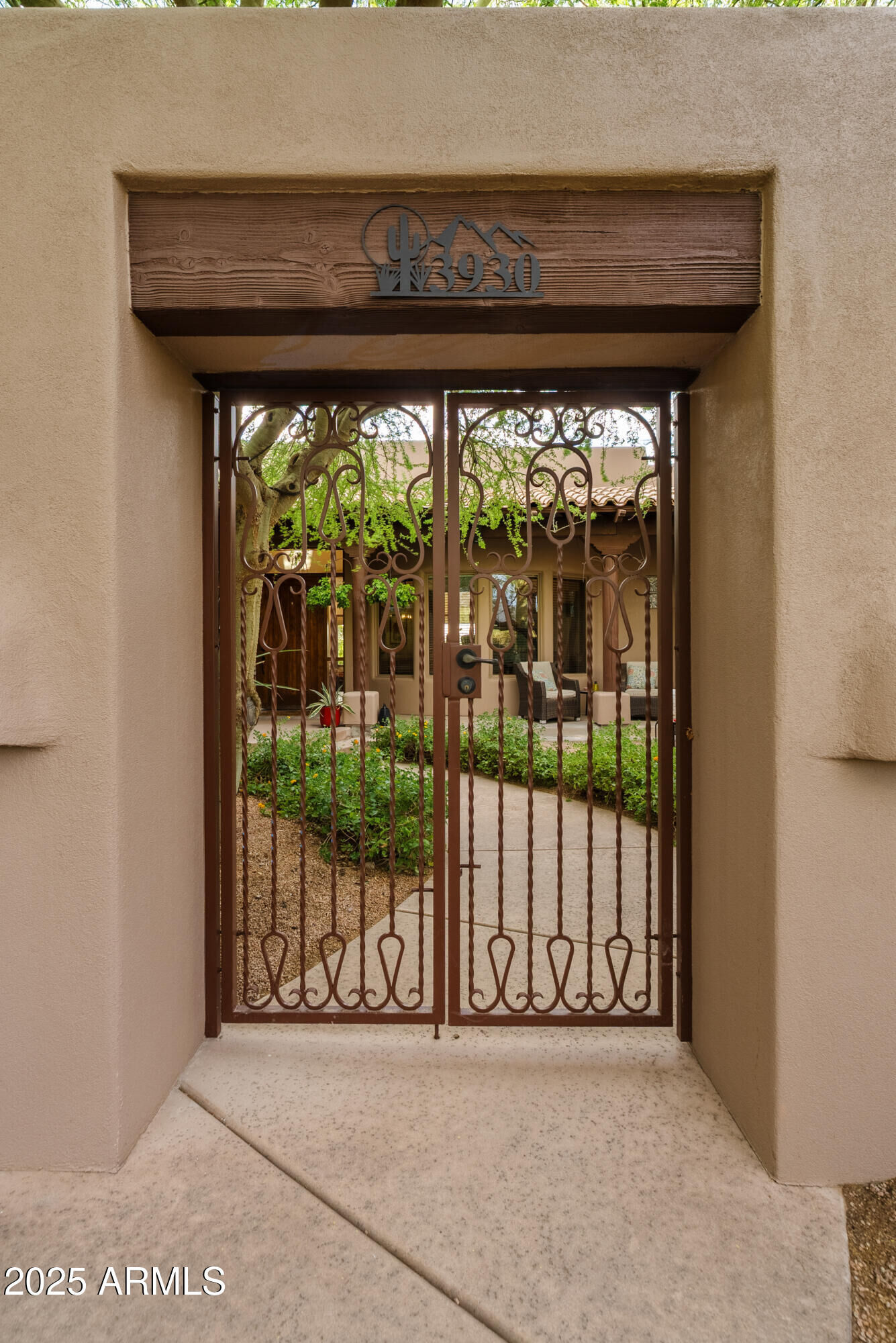 Property Photo: 3930 N Pinnacle Hills Circle AZ 85207