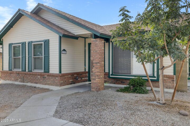 Property Photo: 5135 E Evergreen Street 1260 AZ 85205