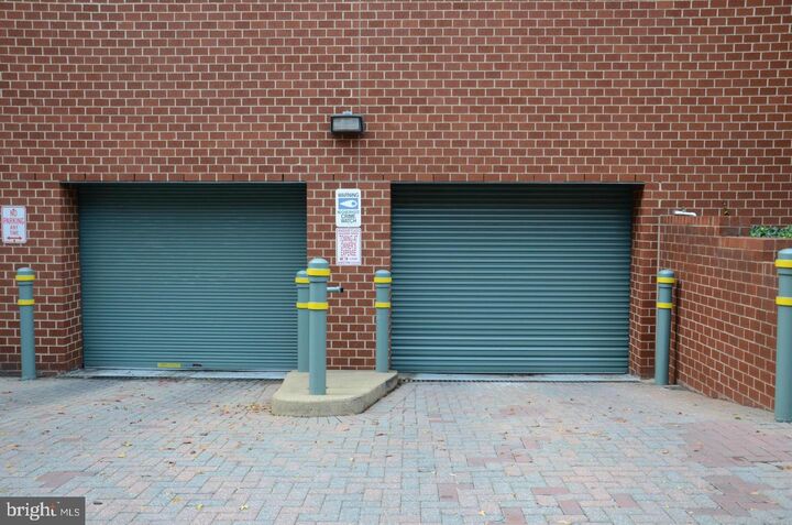 Property Photo:  1050 N Taylor Street 1-105  VA 22201 