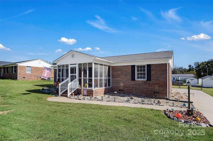 Property Photo: 107 Connor Court NC 28086