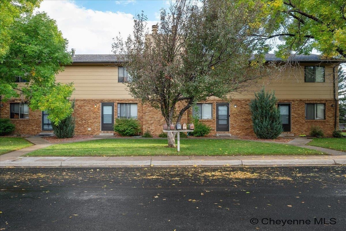 Property Photo: 4811-4819 E 14th St WY 82001