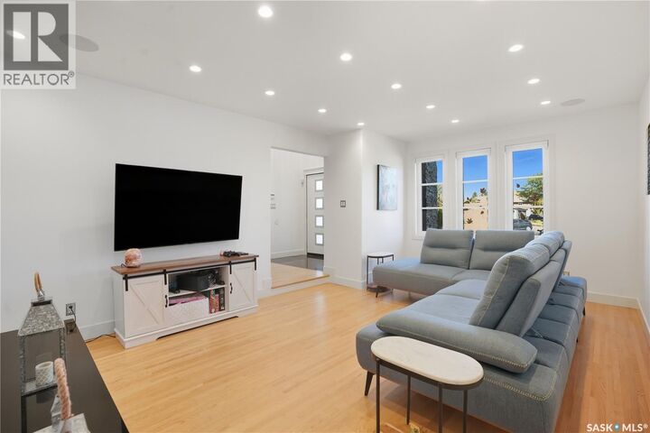 Property Photo:  34 Leslie Place  SK S4S 6R2 
