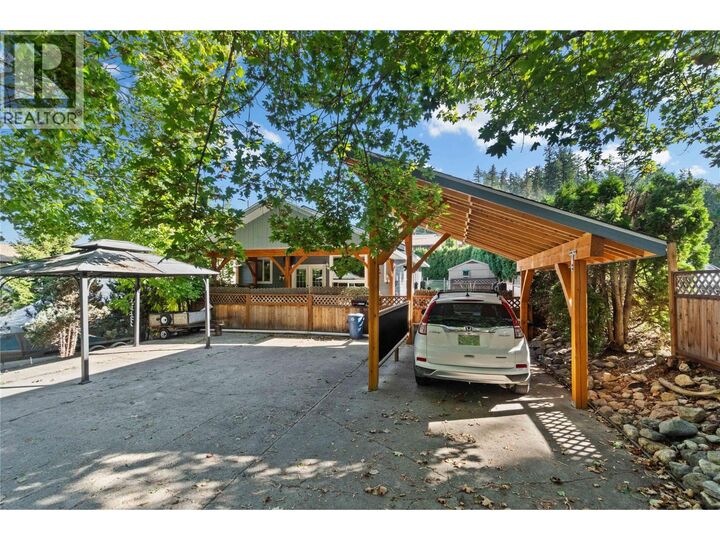 Property Photo: 491 7 Street Southeast BC V1E 4E9