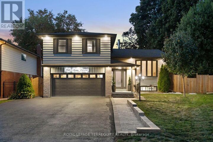 Property Photo:  708 Aruba Crescent  ON L1J 6B6 