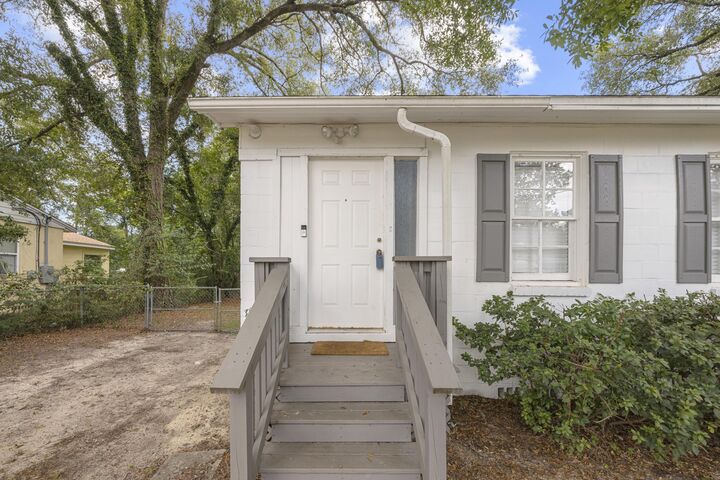 Property Photo:  324 Dixie Street  FL 32536 