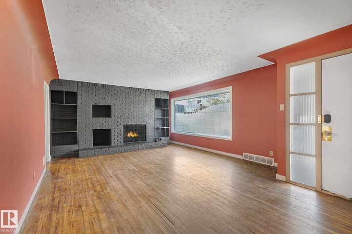 Property Photo:  13915 102 Avenue NW  AB T5N 0P5 